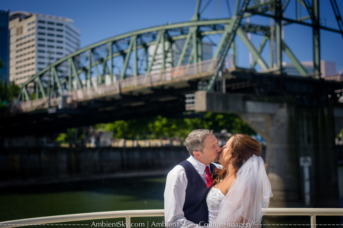 Hawthorne Bridge Wedding Photo