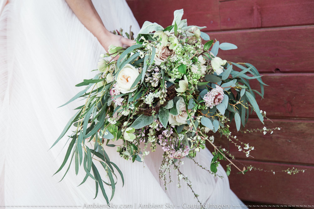 Oregon wedding flowers bridal bouquet with barn